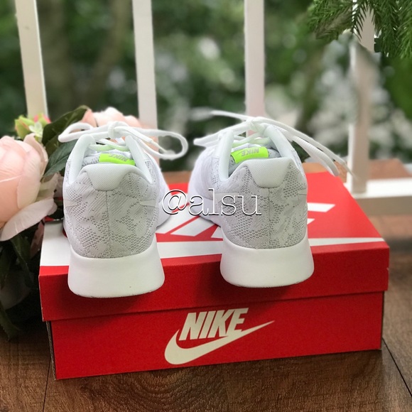 NWT Nike Tanjun ENG White WMNS - Picture 4 of 6